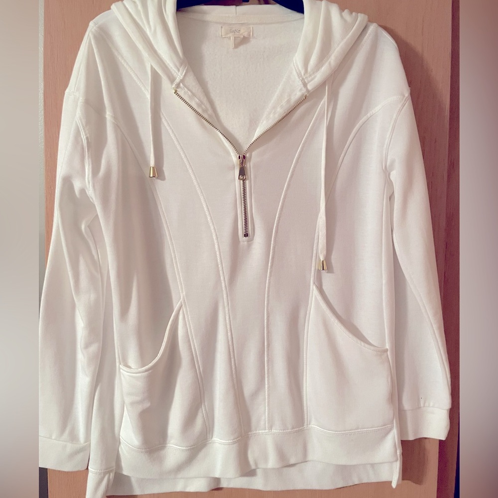 White half sipped sweatshirt lightweight